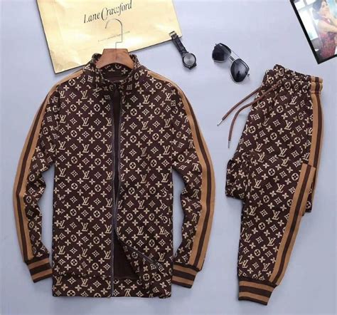 lv tracksuit for men.